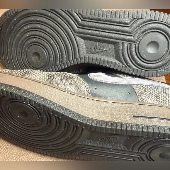 Nike Air Force 1 Snakeskin Edition
Men’s 10 - Picture 9 of 9